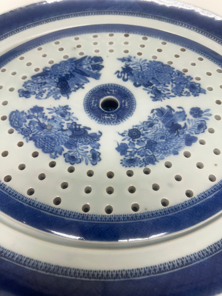 Large Serving Platter with Pierced Drain. Chinese Fitzhugh Blue and White. c1800
