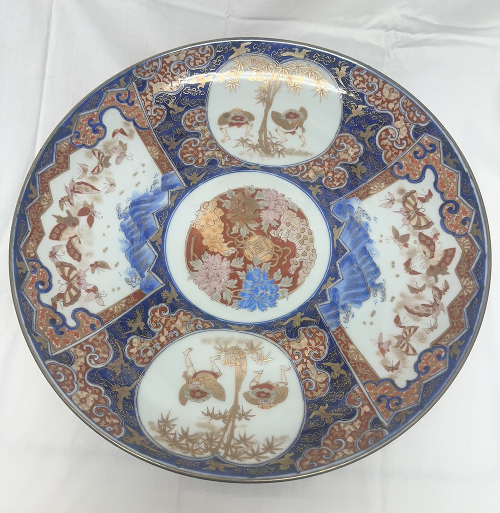 Large Japanese Imari Charger. Late 19th Century. 18" diameter