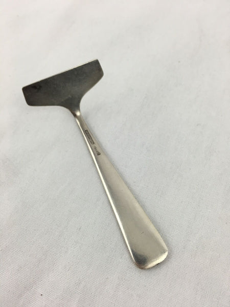 Child's Food Pusher in 800 Silver. Baby Deer on Brick Wall